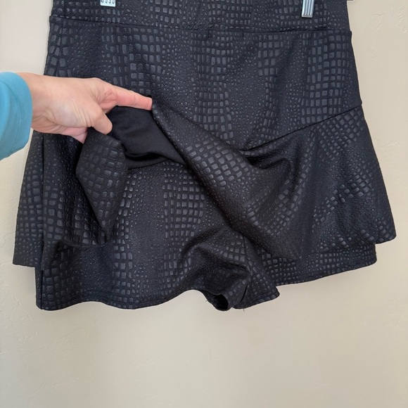 PrettyLittleThing Textured Ruffle Skort – Size 10 - Picture 3 of 5